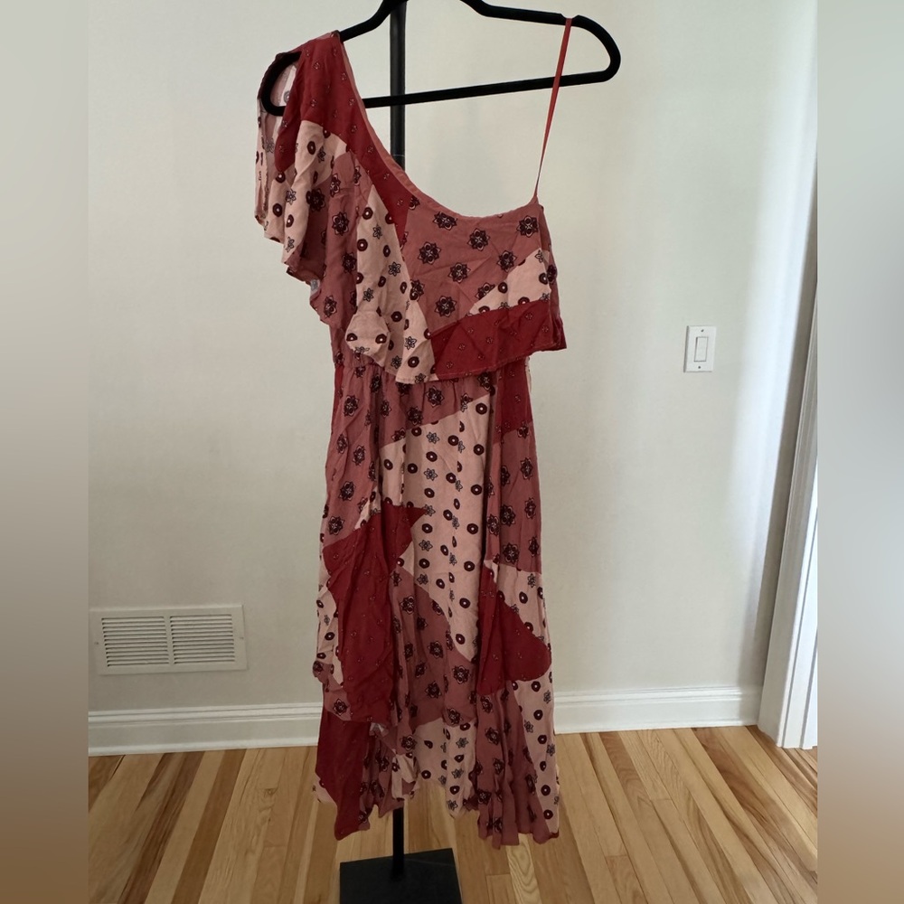 House of Harlow 1960 One-Shoulder Red and Pink Dress